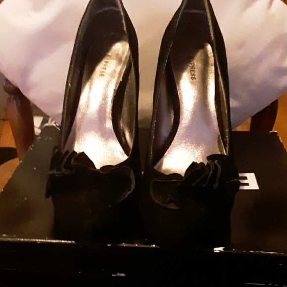 High Heel - Picture 1 of 3